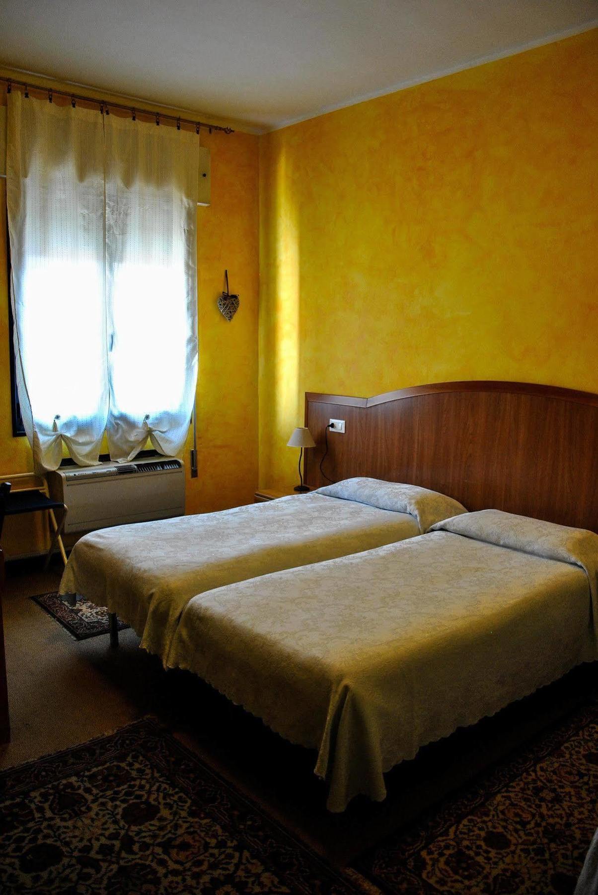 Hotel Alla Fiera Padova Bagian luar foto